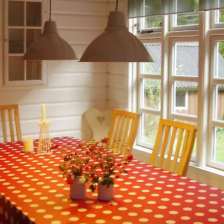 Vakantiehuis Three-bedroom Holiday In 8 *