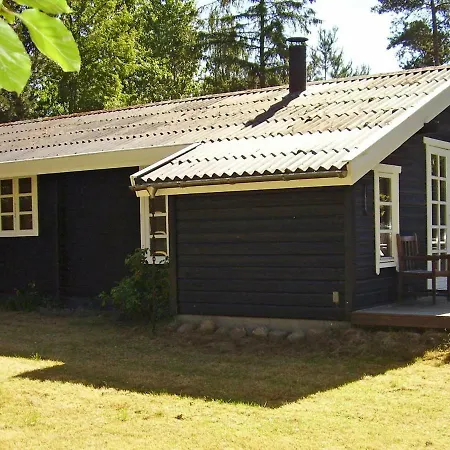 Vakantiehuis Three-bedroom Holiday In 8 *